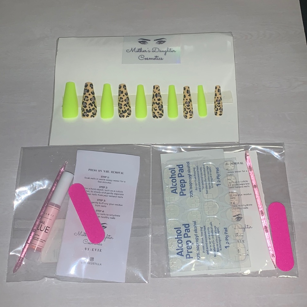 Press on nails